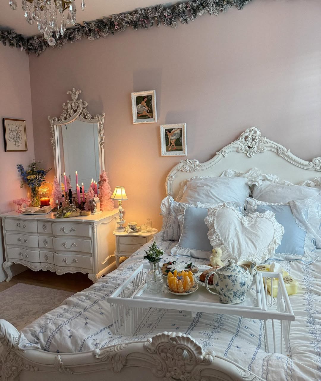Delicate Ruffle Embroidery Bedding Set / Blue