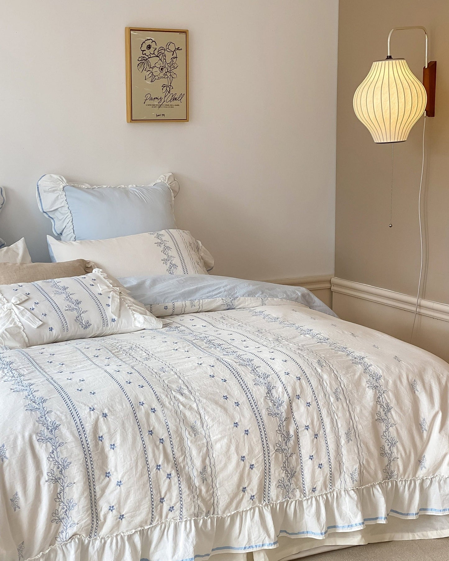 Delicate Ruffle Embroidery Bedding Set / Blue