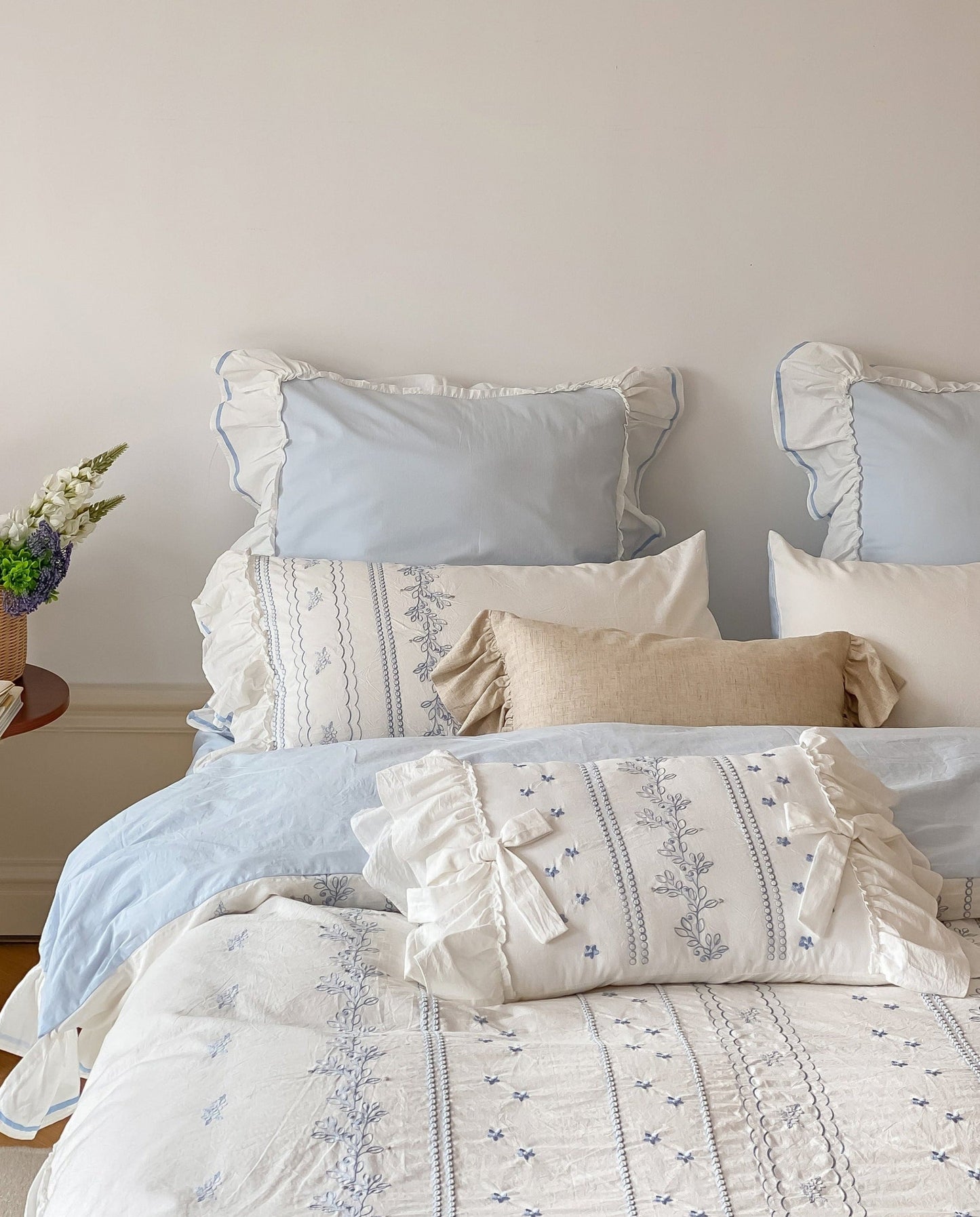 Delicate Ruffle Embroidery Bedding Set / Blue