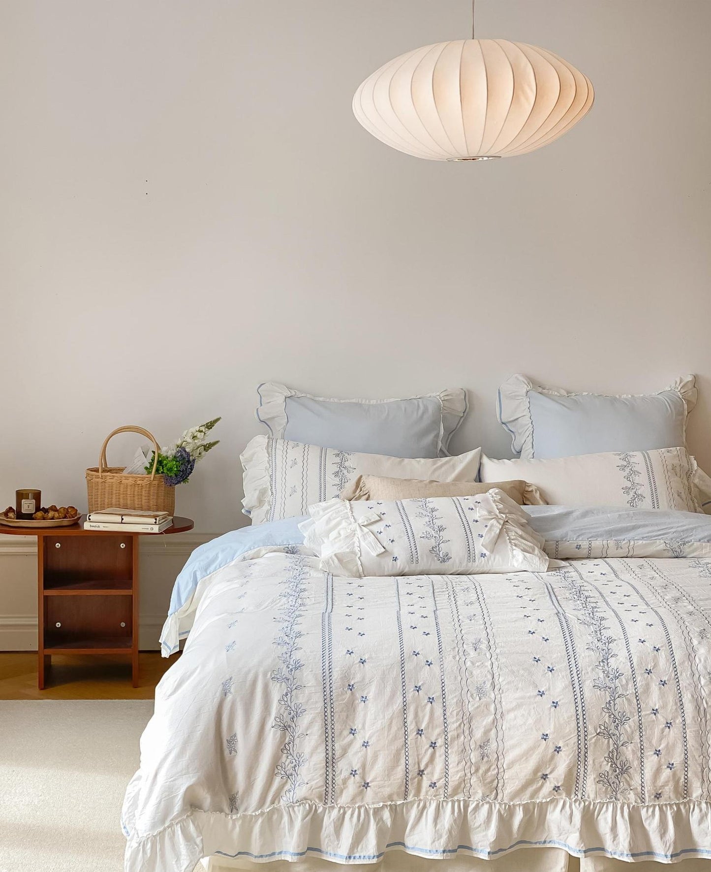 Delicate Ruffle Embroidery Bedding Set / Blue