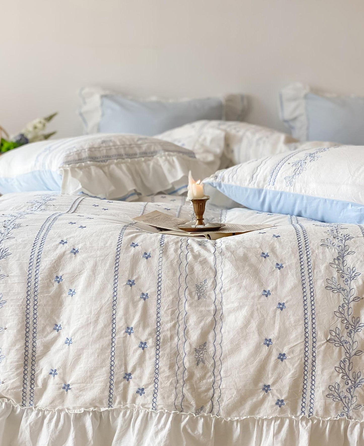 Delicate Ruffle Embroidery Bedding Set / Blue