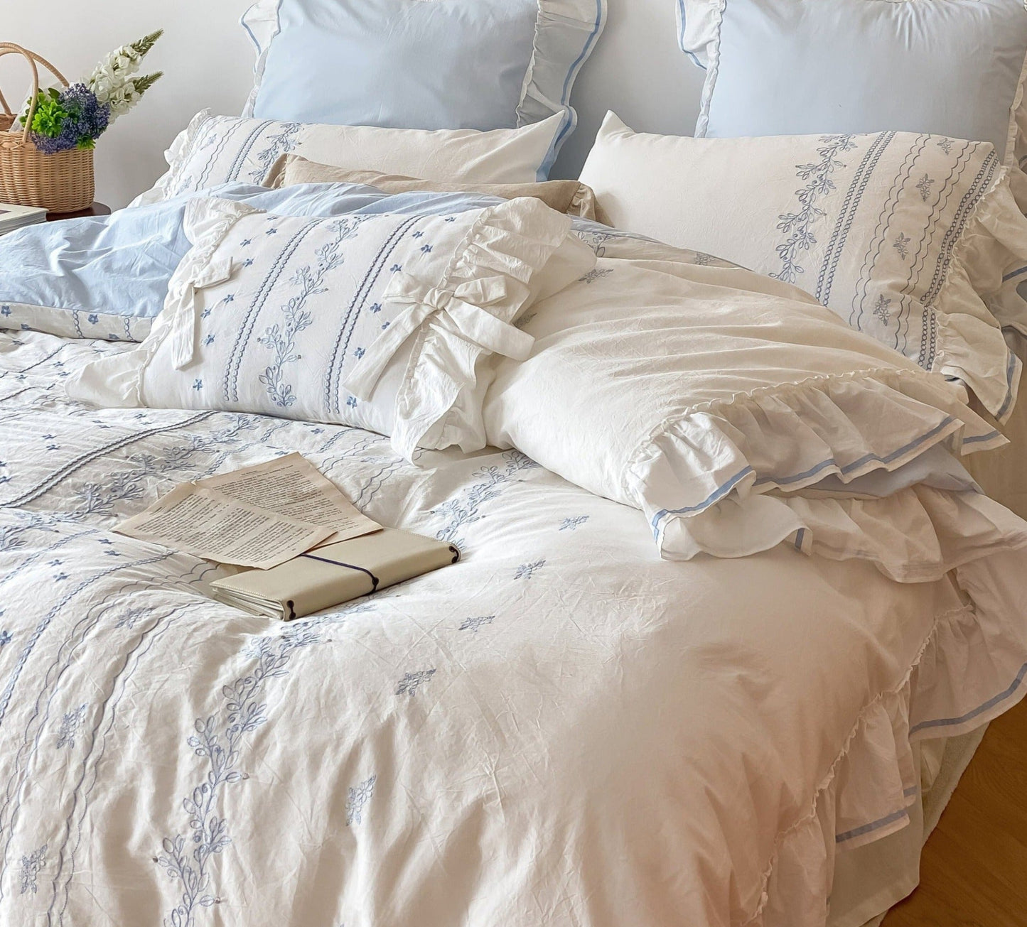 Delicate Ruffle Embroidery Bedding Set / Blue