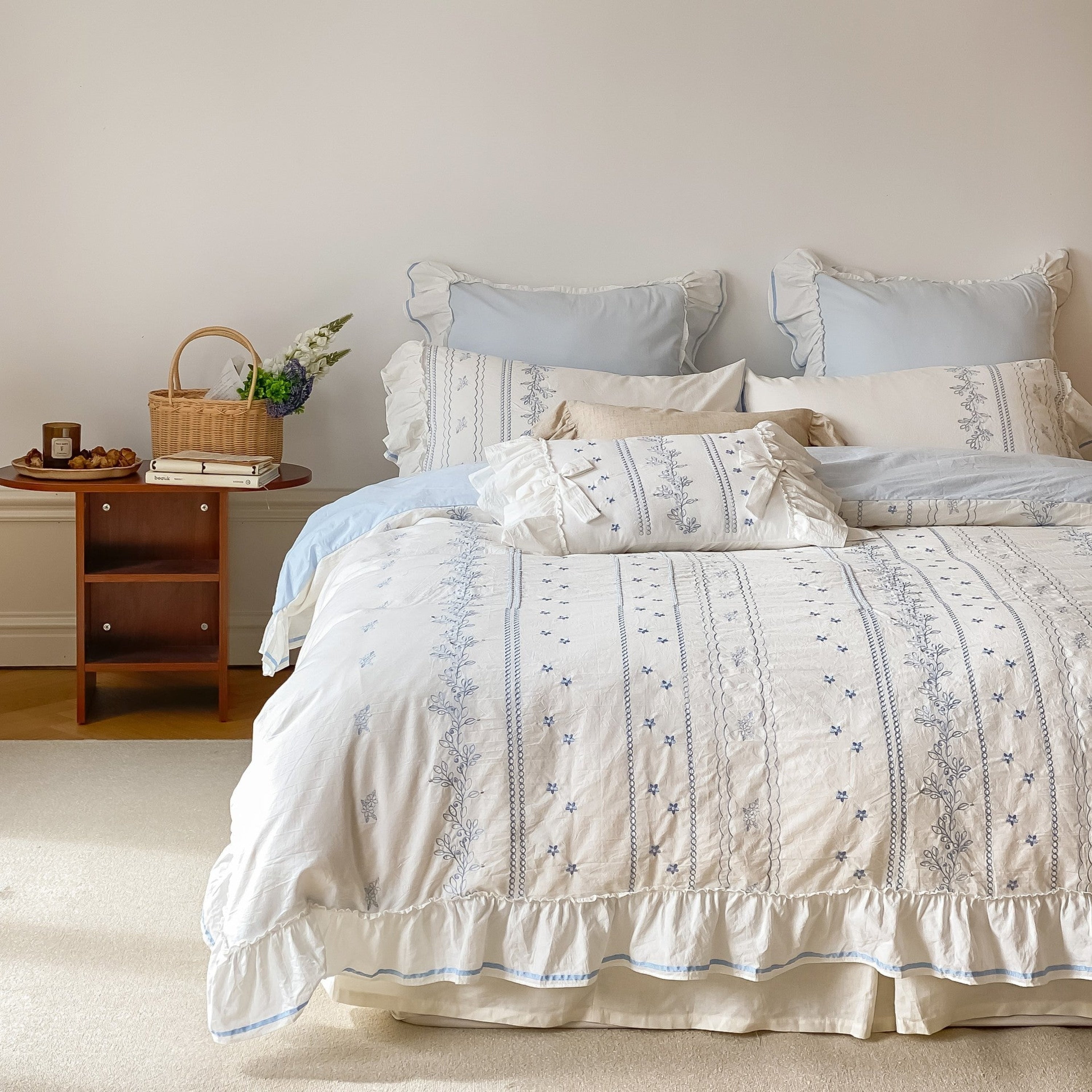 Delicate Ruffle Embroidery Bedding Set / Blue