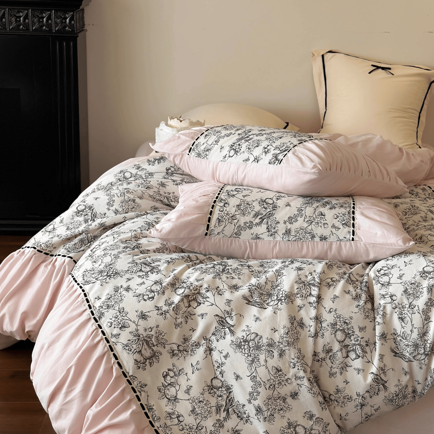 Parisian Elegance Bow-Tie Bedding Set / Cream White