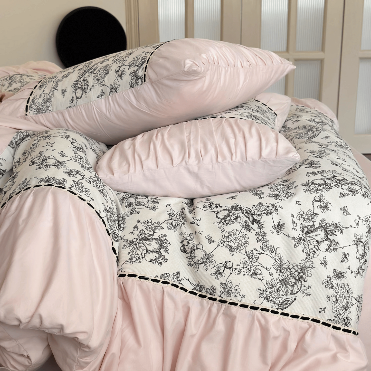 Parisian Elegance Bow-Tie Bedding Set / Cream White