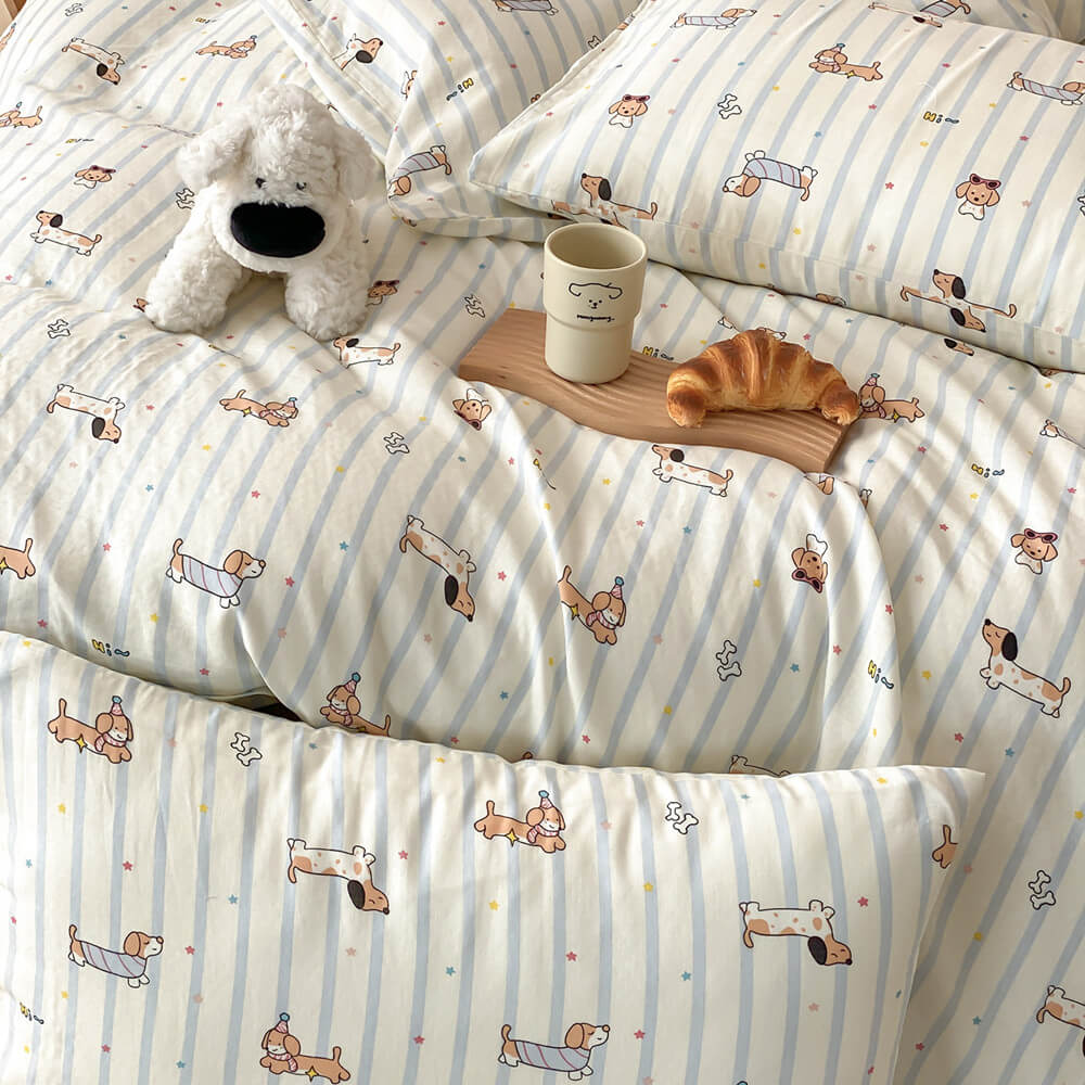 Biscuit Dachshund Stripe Cotton Bedding Set - dachshunds in sweaters and party hats on the duvet cover - WhisperLinens