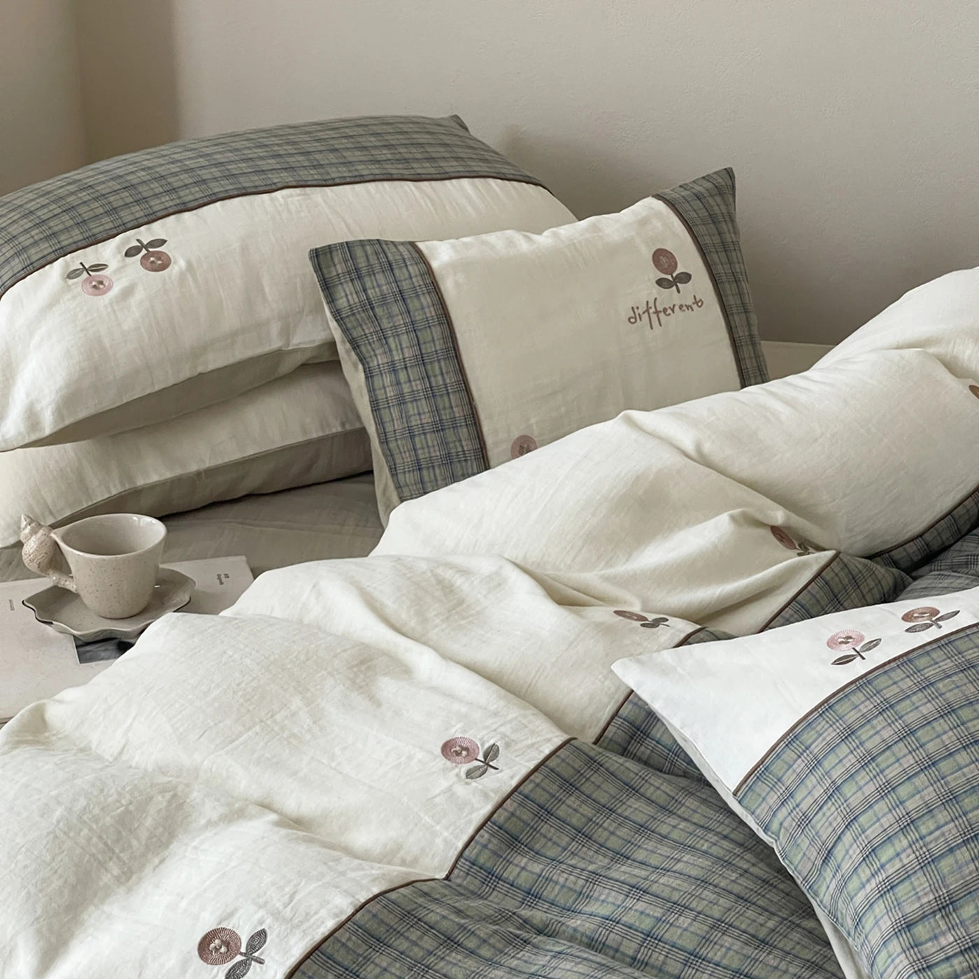 Cottage Plaid Cotton Bedding Set with Embroidery