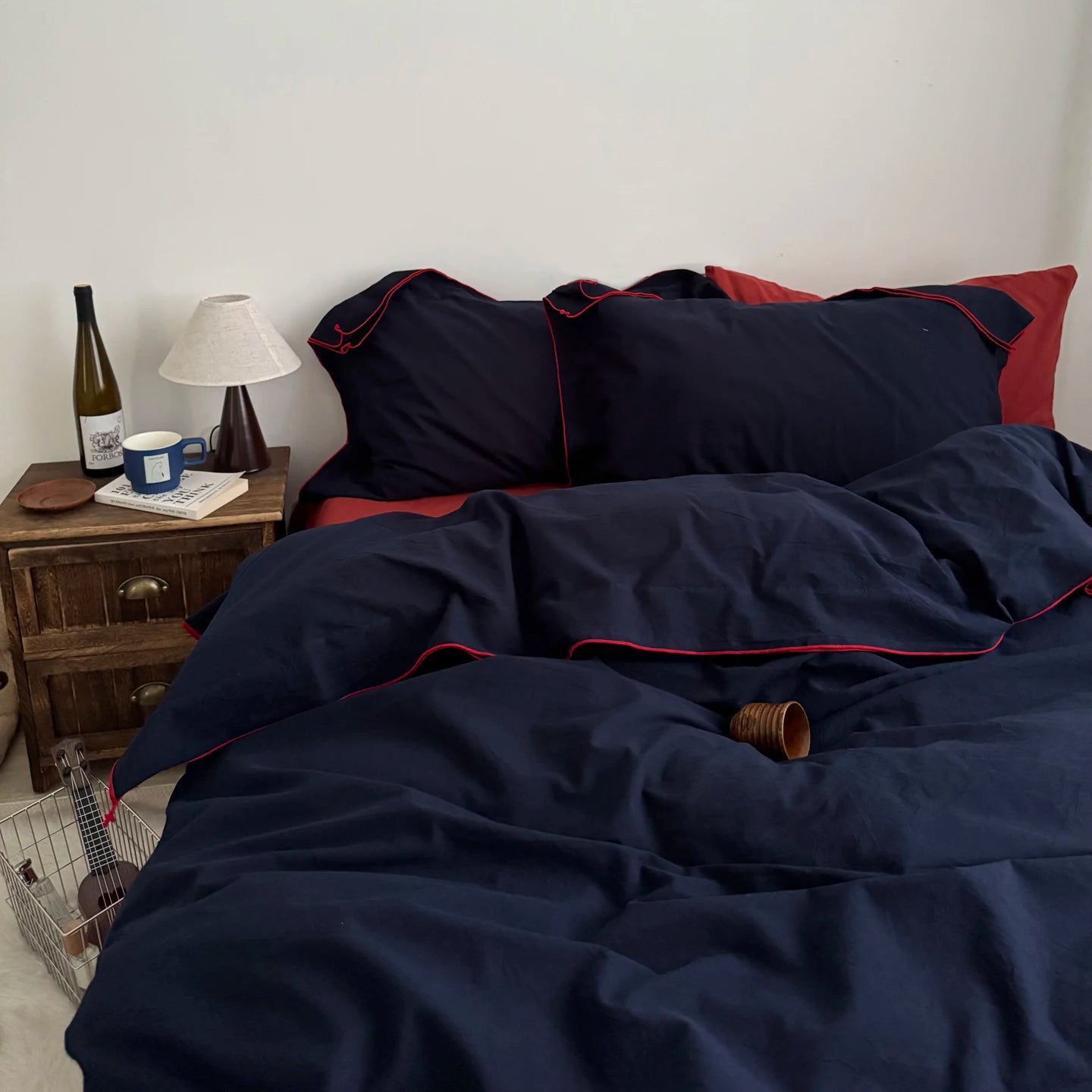 Navy cotton duvet cover set with red piping trim