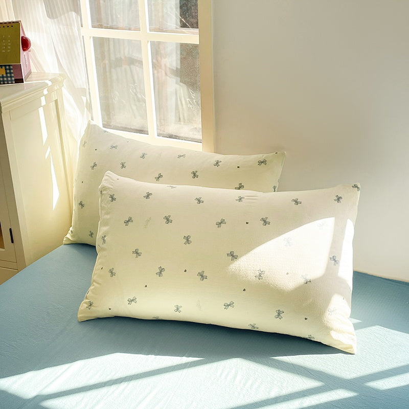 Soft Bow Print Bedding Set