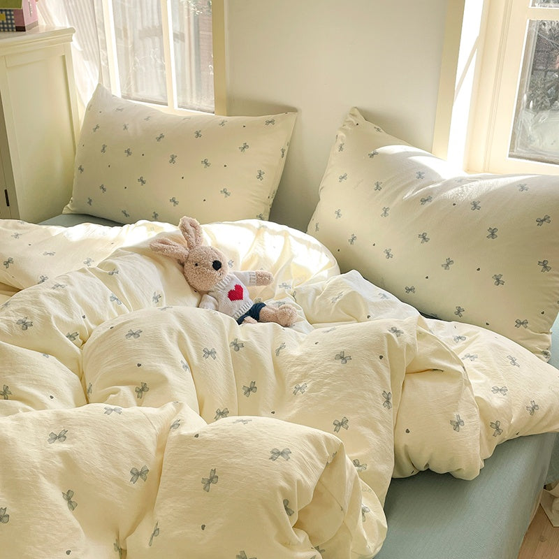 Soft Bow Print Bedding Set