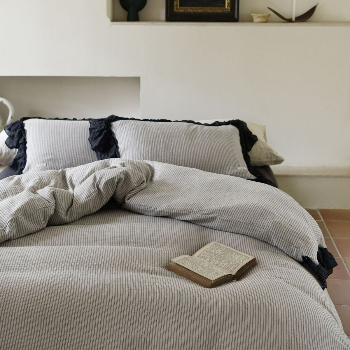 Linden Ruffle Trim Cotton Bedding Set - WhisperLinens