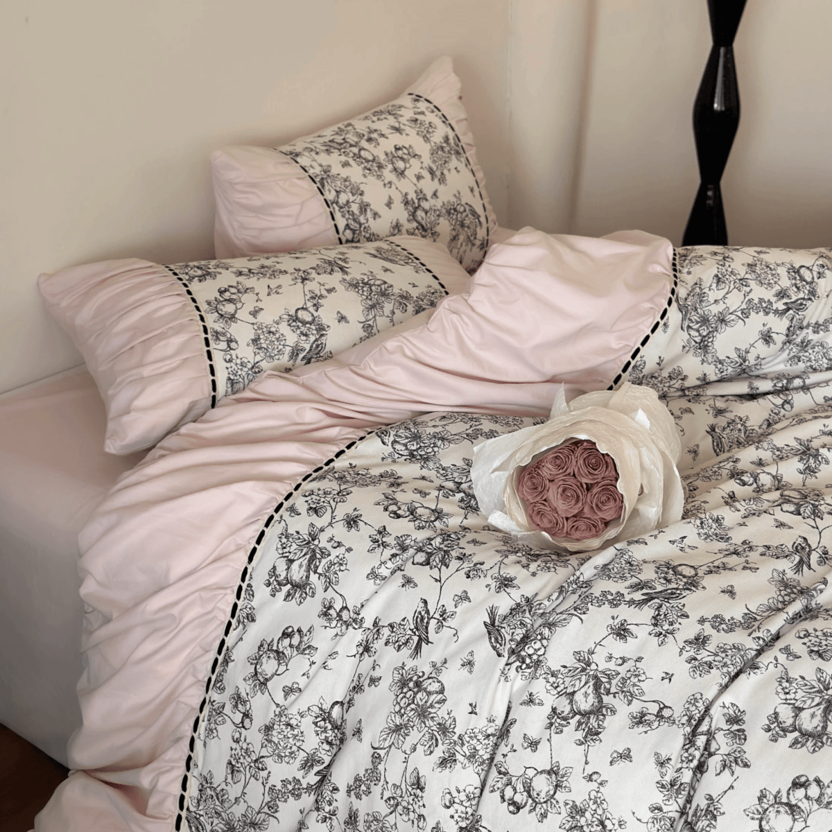 Parisian Elegance Bow-Tie Bedding Set / Cream White - WhisperLinens