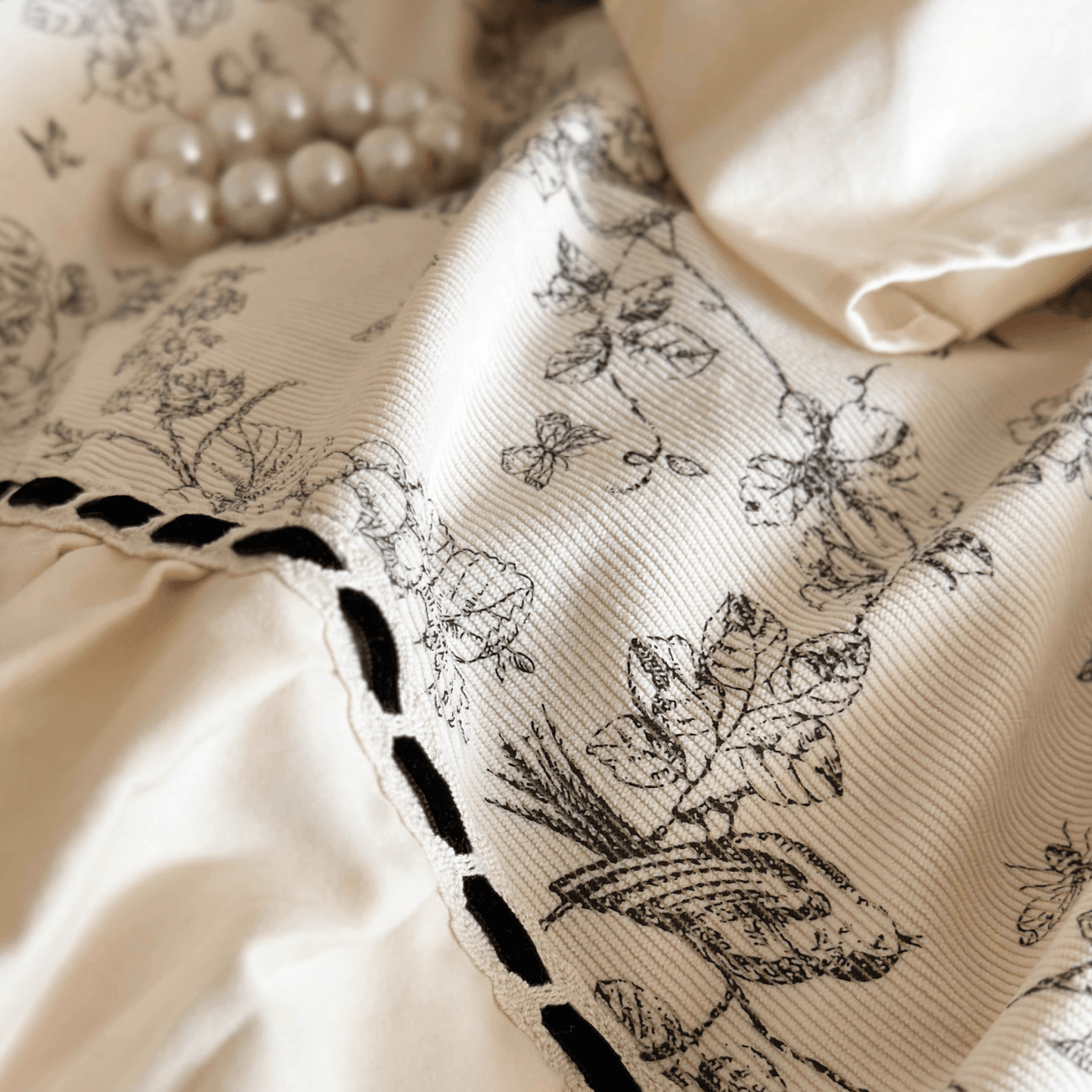 Parisian Elegance Bow-Tie Bedding Set / Cream White - WhisperLinens