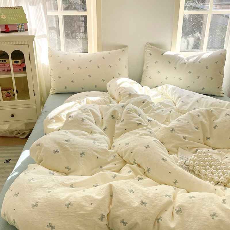 Soft Bow Print Bedding Set